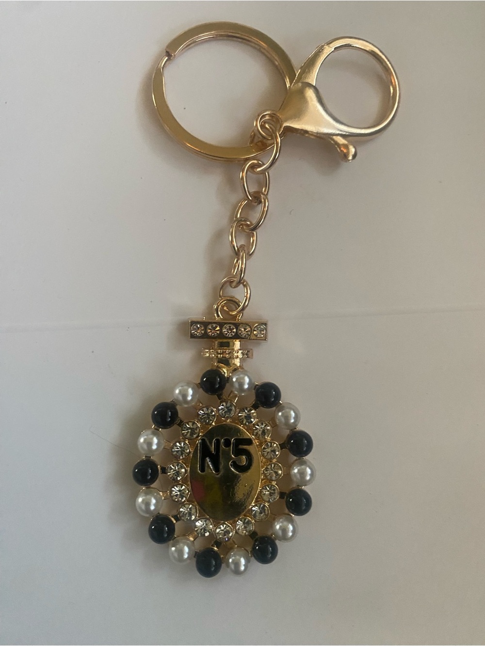 Gold-tone N°5 Decorative Keychain with Black & Pearl Beads Fashion only